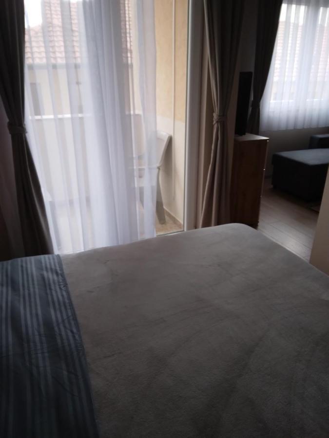 Gray Apartament 2 普里什蒂纳 外观 照片